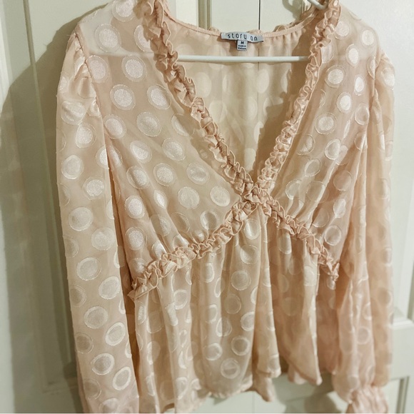 Elegant blouse. Sexy chiffon with puffed sleeves and ruffled V-neck - Pre-Owned - Picture 4 of 11